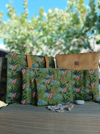 Petite Pochette matelassée. Petites Perruches. Taille S