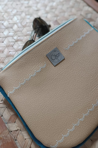 Pochette zippée à rabat - Format Maxi camel et bleu