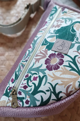 Banane Demi-Lune. Mauve rosé fleuri