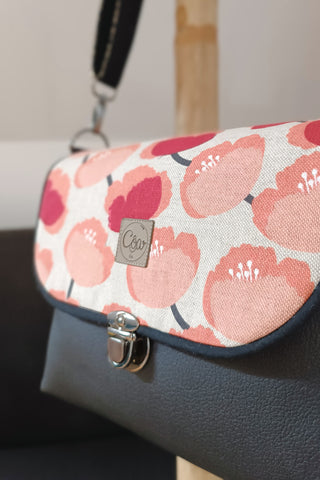 Rabat Mini - simili cuir noir et fleurs roses